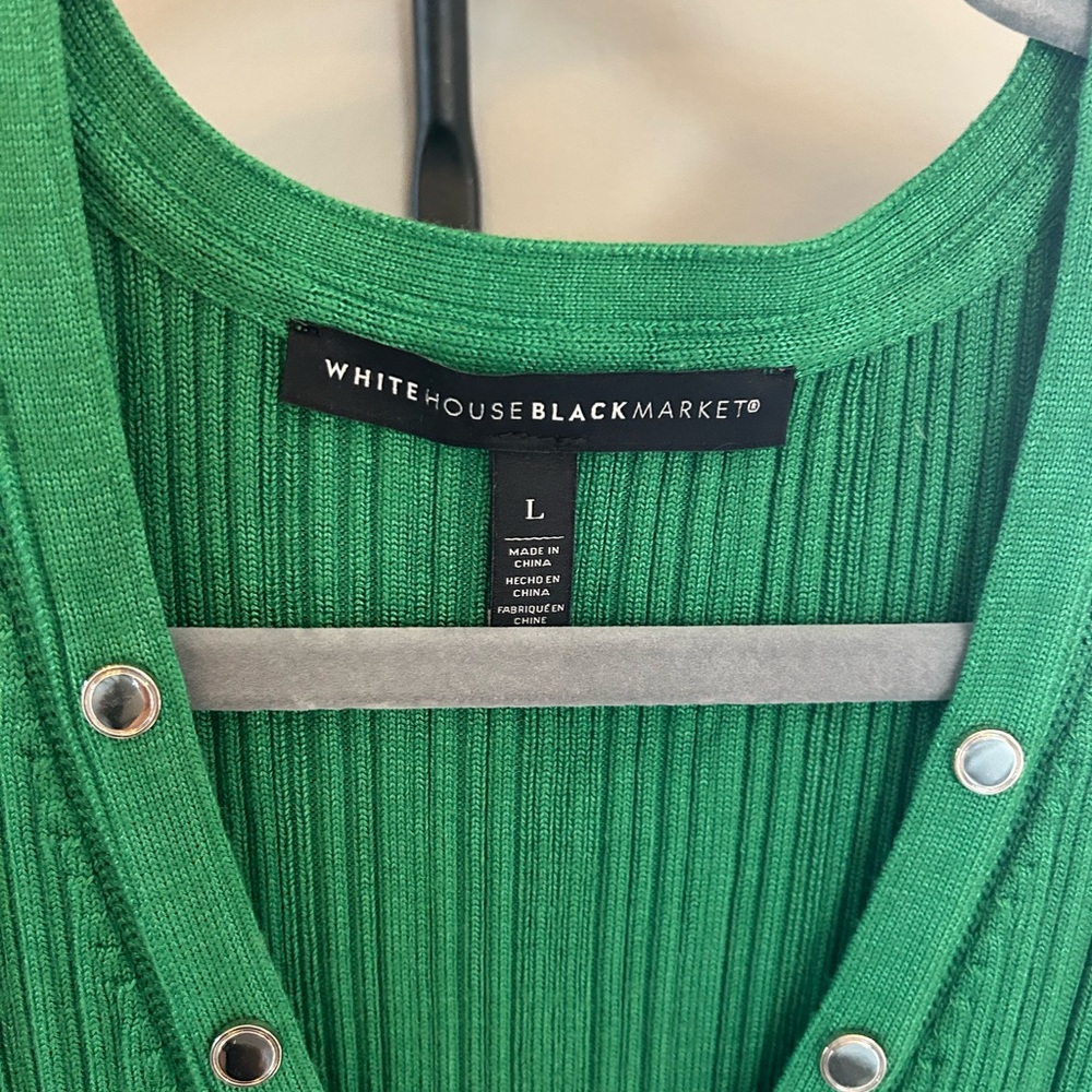 LIKE NEW White House Black Market Ribbed V-Neck Tank Top Sweaters💚🤩🤎 - Picture 4 of 6